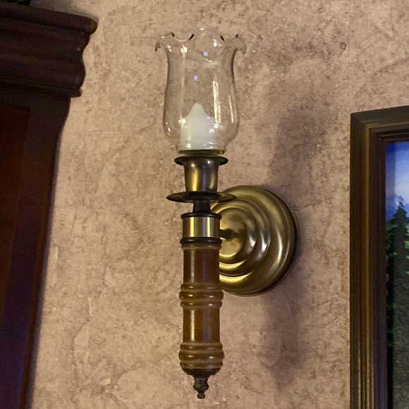 Vintage Homco Wall Sconce with Etched Glass Globe - Picture 4 of 13